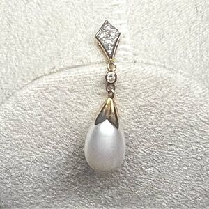 14K gold pearl & diamond teardrop pendant.